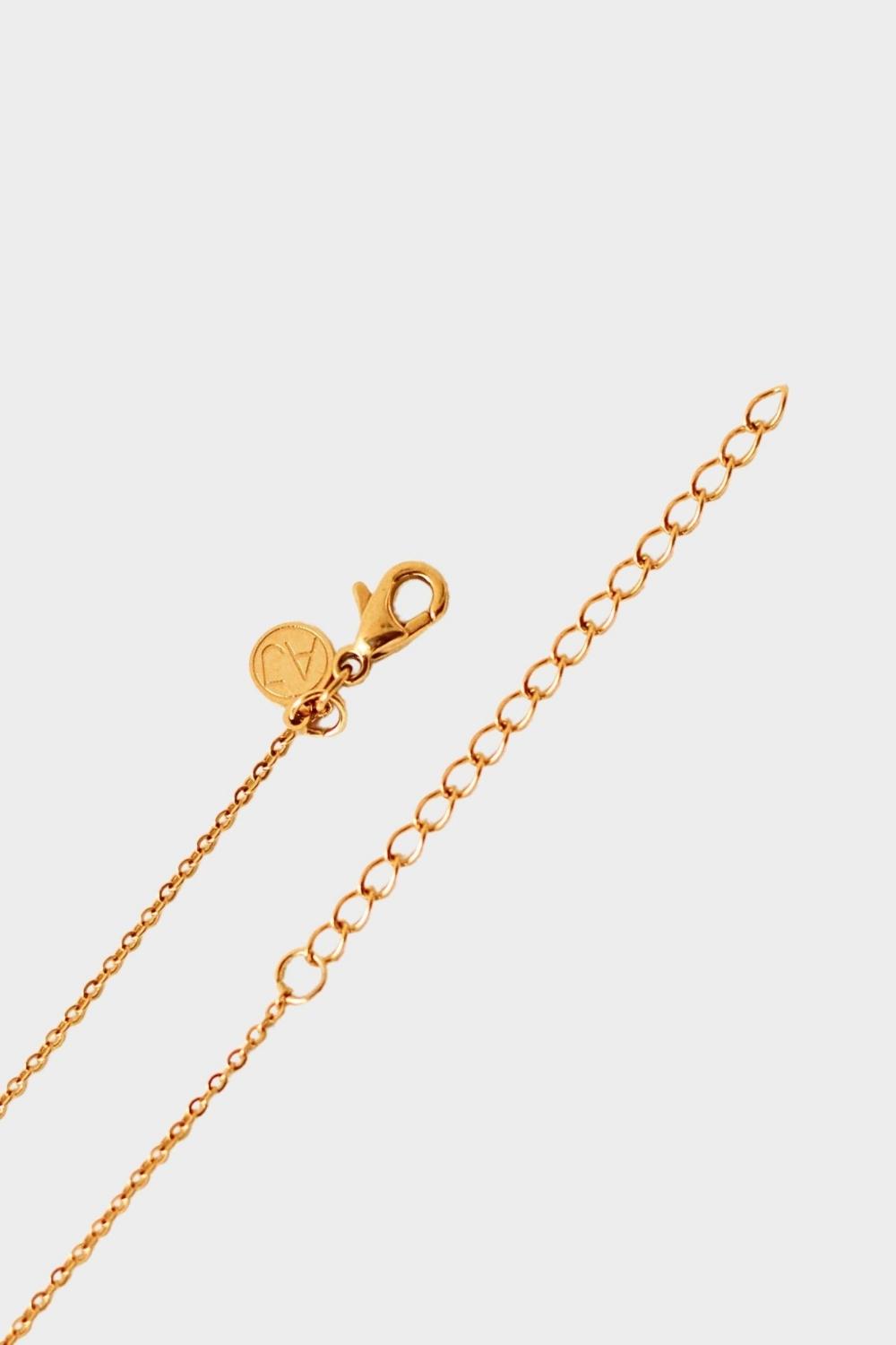Waterproof 18k gold plated chain necklace with an extender. The necklace features a delicate and shiny gold chain with small interlocking links. The chain has an additional extender attached, allowing for adjustable length options. The extender is made of the same gold material and features a small lobster clasp for easy attachment and removal. This versatile necklace can be worn at different lengths to suit individual preferences.