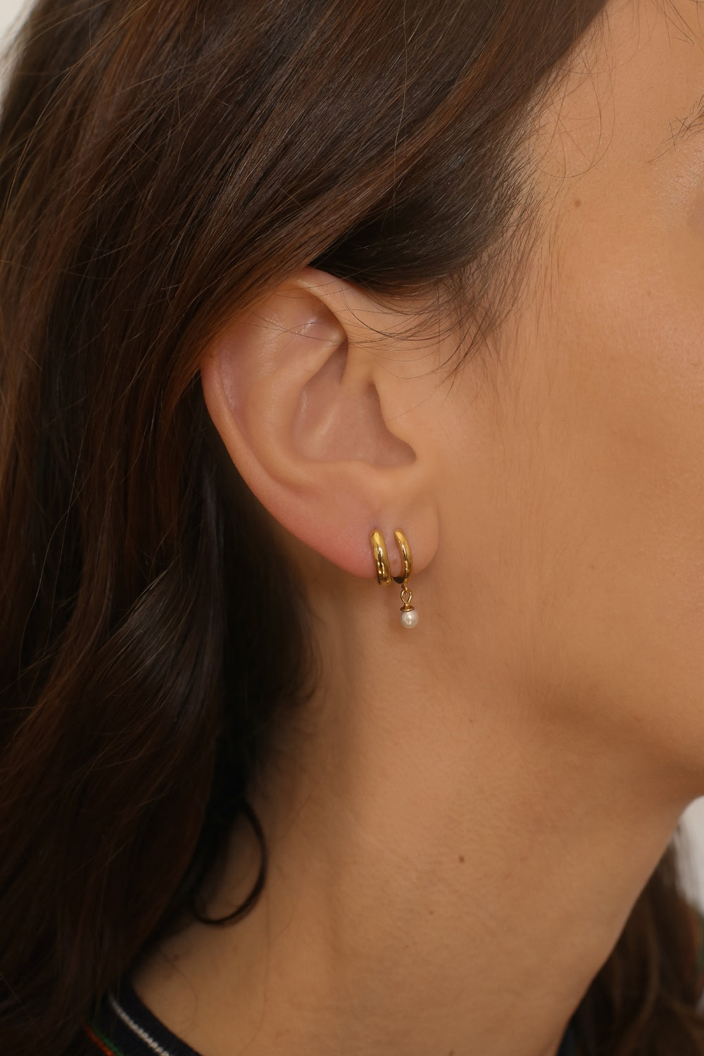 plain huggie hoops in 18k gold plated silver. The earrings feature a classic huggie-style design with a simple and sleek look. The hoops are made of high-quality gold plated silver and have a polished finish
